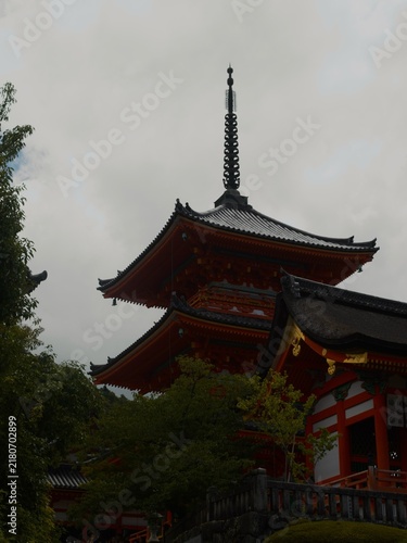 Canvastavla There Is a Tall Pagoda with a Clock on Top of It