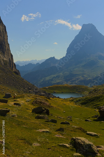 Cuadro en lienzo Scenic View of Mountain Lake and Peak in Pyrenees Landscape