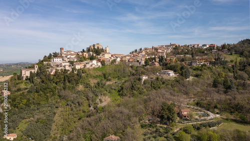 Foto Scenic aerial view of historic Montebello village and medieval castle on hilltop