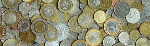 Foto Big pile of coins from different money currencies