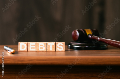 Fotografía Visual representation of DEBTS on wooden blocks with legal symbolism — ideal eye