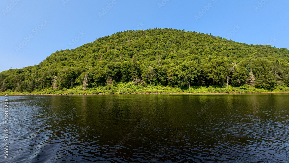 Fototapeta premium Scenic landscape view of Lake Jacques Cartier in Quebec