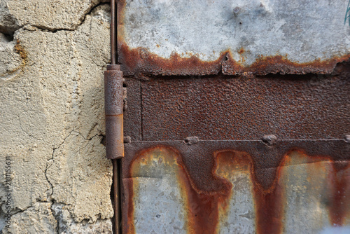 Fotografie Rust covers metal surfaces in vivid orange tones