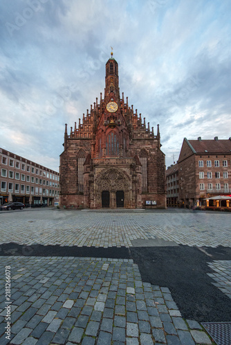 Die Frauenkirche auf dem Hauptmarkt in Nürnberg