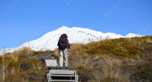 Konstfotografi Hiking Tama Lakes track in winter