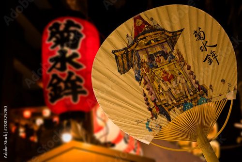 Fototapeta 京都 祇園祭の宵山 団扇 菊水鉾（きくすいほこ）