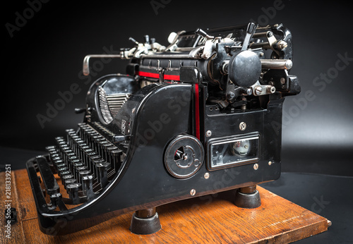 Fotografie Vintage typewriter machine on a dark low key background