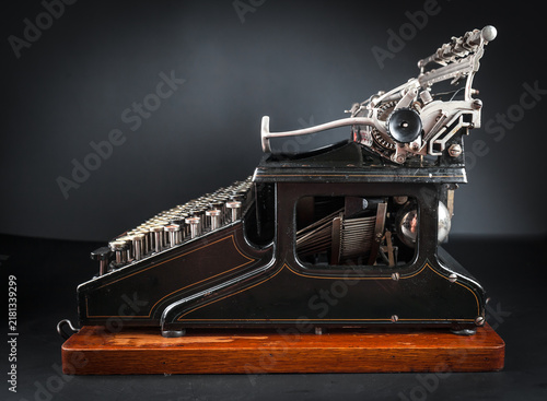 Obraz na plátne Vintage typewriter machine on a dark low key background