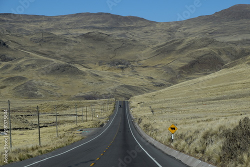 Foto Andean Plateau, high-altitude road, transfer from Puno to the Sacred Valley of t