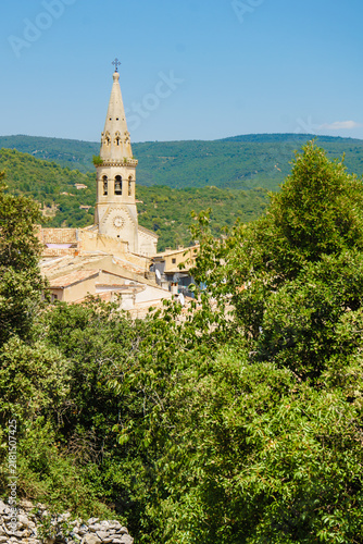 Fotografie Saint-Saturnin-les-Apt village in Vaucluse France