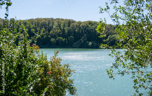 Canvastavla Uferlandschaft eines Stausees