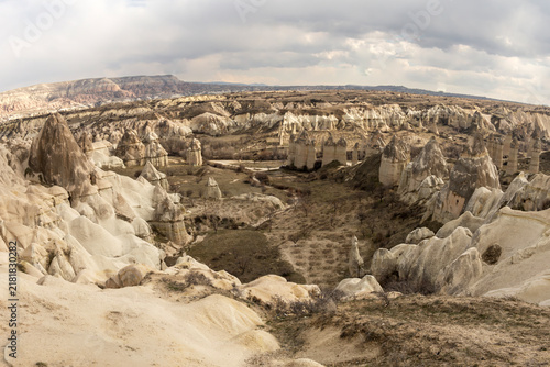 Foto Scenic View of Rock Formations and Valley in Cappadocia