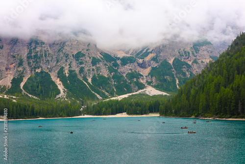 Canvastavla Mountain lake in blue and green colors close up