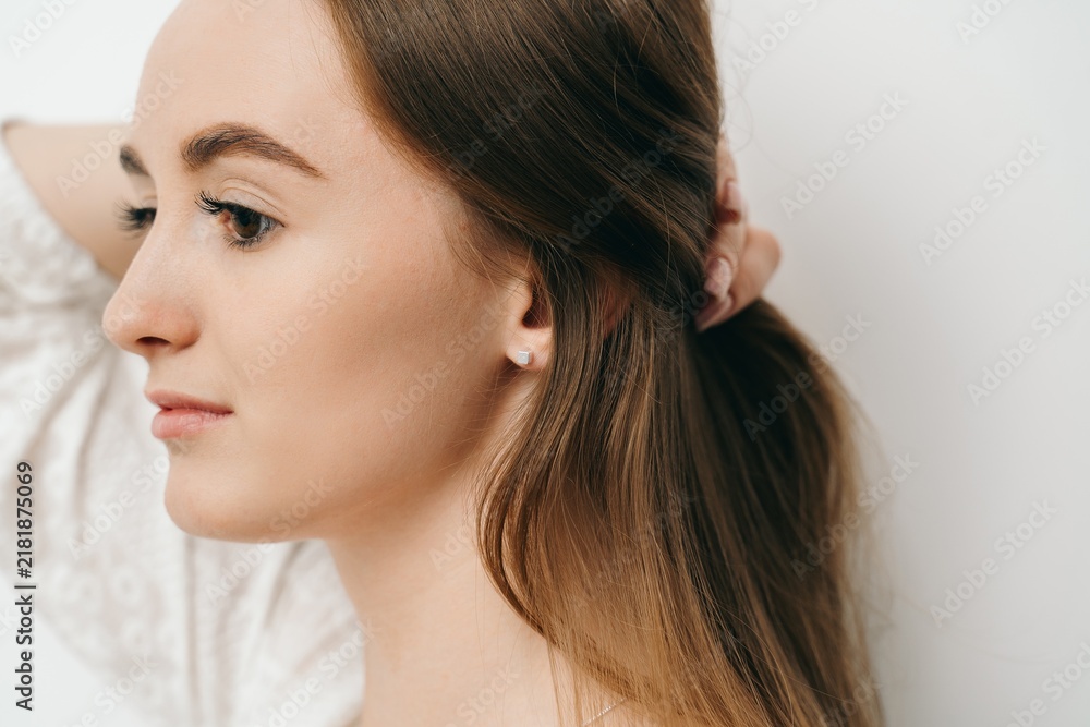 Fototapeta premium Woman wearing bracelet and necklace, with a centered view