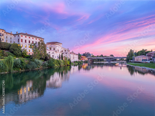 Foto Aerial push in view of Ponte Generale Medici over Brenta river at sunset in Bass