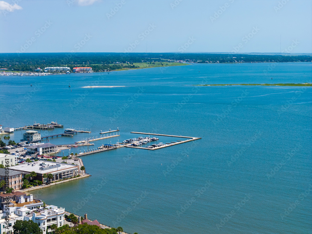 Obraz premium Aerial shot of a gorgeous landscape along the waterfront in Charleston South Carolina USA