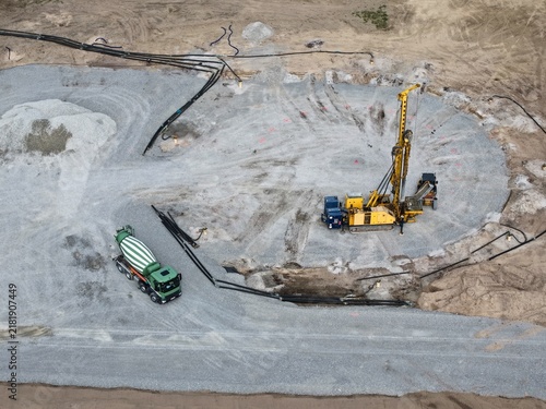 Obraz na plátne Foundation construction of a wind turbine with crawler tracks, deep vibrators, w