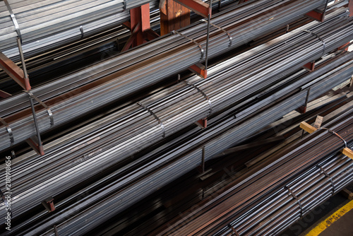 Canvastavla Metal material stored on warehouse shelves.
