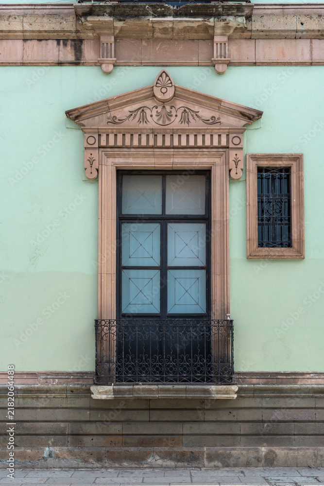 Fototapeta premium Ventana colonial de la Ciudad de Oaxaca