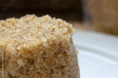 Fotografie Primer plano de quinoa cocida, suave y esponjosa, lista para comer