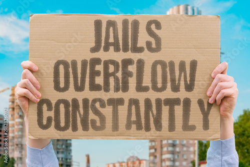 Foto "Jails overflow constantly" Correctional facilities hold disproportionate numbers of drug offenders