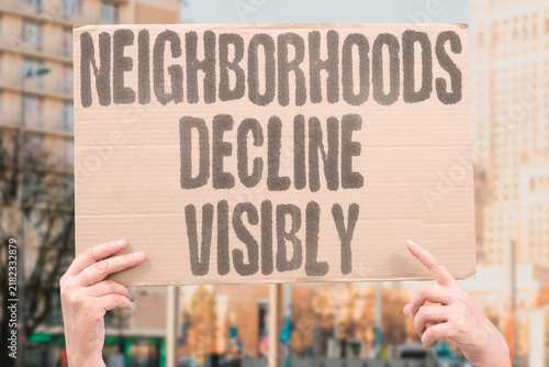 Foto "Neighborhoods decline visibly" Community deterioration accompanies drug markets and open use