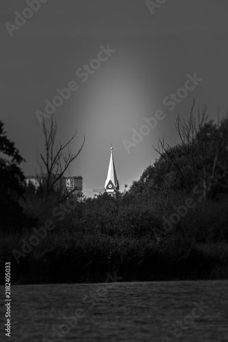 Cuadro en lienzo Lutheran church in Kaliningrad in the distance