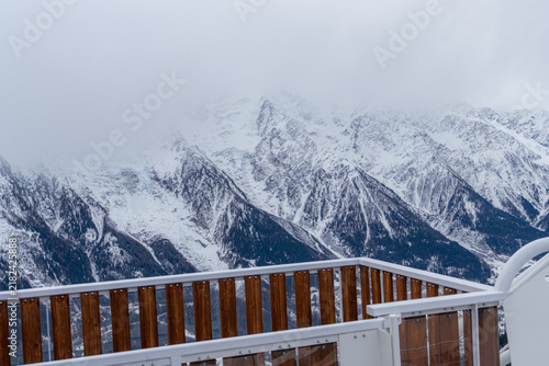 Fotografie Scenic view of snowy mountain range from a modern observation deck in Korea
