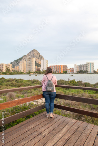 фотографія Woman viewing Calpe cityscape and Penon de Ifach in Spain