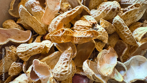 Cuadro en lienzo Close-up of empty roasted peanut shells, textured organic food waste background