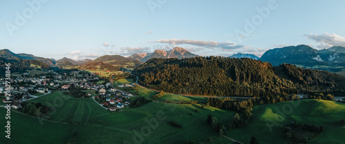 Fotografie Sunset vibe of Windischgarsten and Totes Gebirge in upperaustria, pyhrn priel re