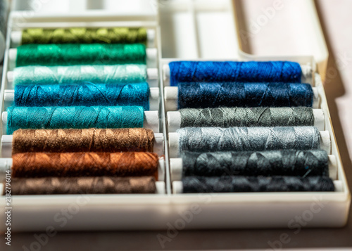 Konstfotografi Macro close up of colorful spools of sewing thread arranged together, vibrant co