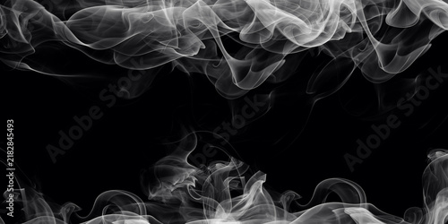 Foto Abstract white smoke swirls on a black background, flowing wisps of vapor creati