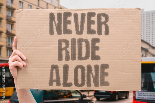 Fotografie "Never ride alone" Solo passengers face vulnerability on emptied late night trains