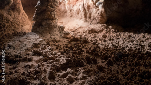 Fotografía Mysterious Natural Cave Interior with Dramatic Rock Formations