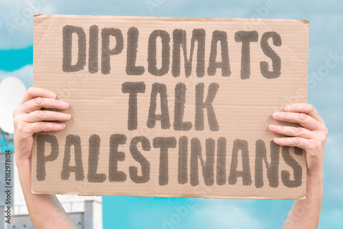 Foto "Diplomats Talk Palestinians" Envoy meets with Arab American community about regional policy