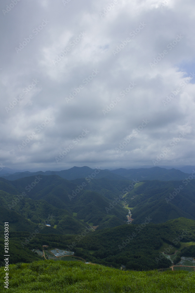 Fototapeta premium This is a landscape of the Taebaek Mountains in Gangwon-do, South Korea.
