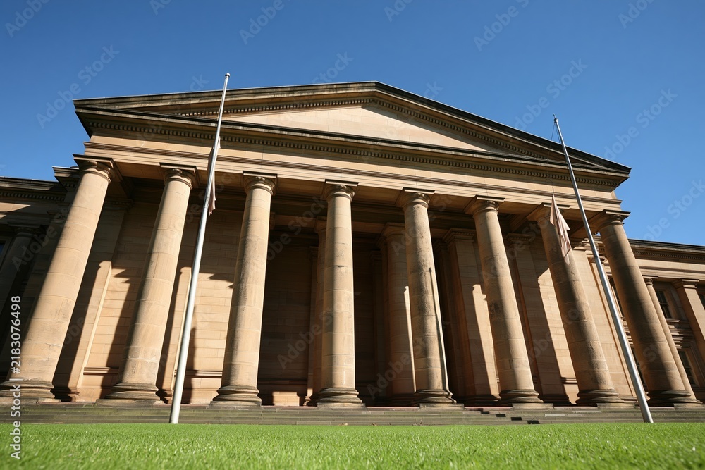 Obraz premium grand classical building facade with tall columns against