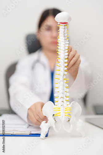 Obraz na płótnie Doctor with human Spine anatomy model
