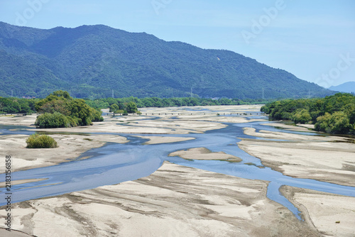 出雲市の北神立橋から見た夏の斐伊川