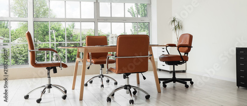 Obraz na plátně Corporate downsizing and unemployment, empty office chairs in a modern meeting r