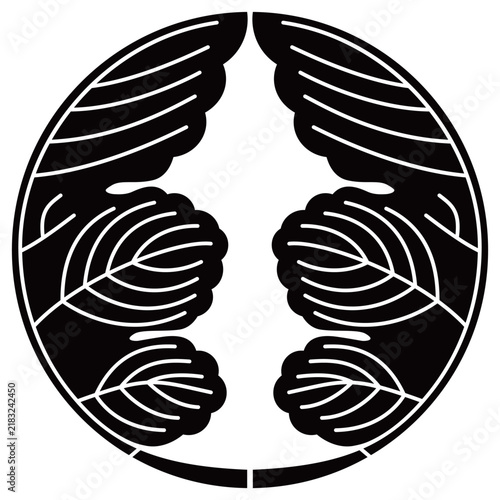 家紋です。割り梶の葉といいます