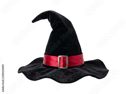 Foto Elegant black velvet witch hat featuring a vibrant crimson red satin ribbon band
