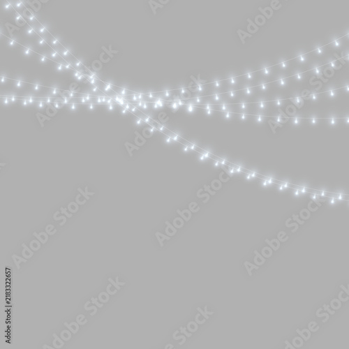 Foto String lights glowing softly against a dark background
