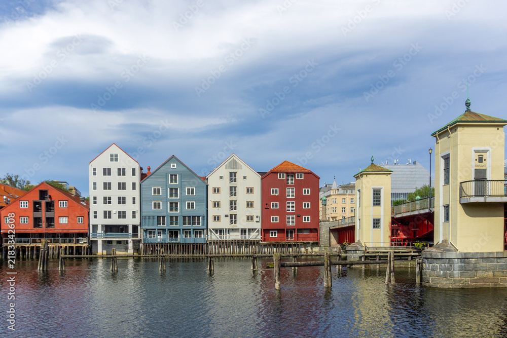 Fototapeta premium Trondheim Nidelva river colorful wharf houses architecture