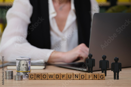 Canvastavla In a bright, modern office, a person is engrossed in work while surrounded by symbols of crowdfunding