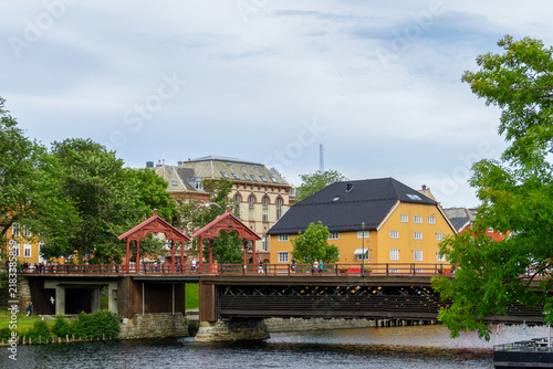Фотография Old City Bridge Gamle Bybro spanning Nidelva river in Trondheim