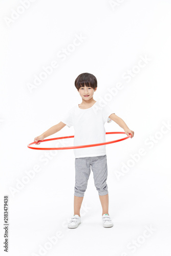 Canvastavla Happy boy holding red hula hoop