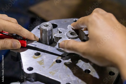 Canvastavla Technician measuring oil pump gear clearance using feeler gauge inside mechanical repair workshop