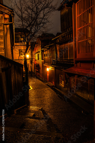 Fotografía 金沢・主計町茶屋街の夜の路地裏